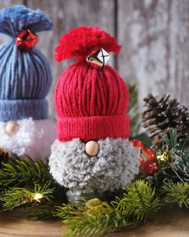 These bobblehead yarn gnomes are such a fun and easy craft to whip up with just some yarn and a few basics, perfect for a kids project! You can use them as cute ornaments or even string them up on a garland.