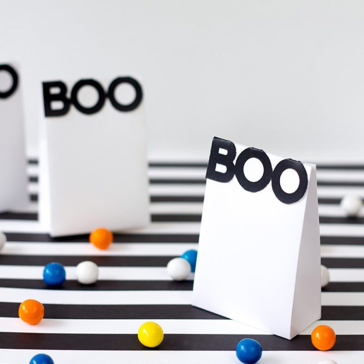 If you&rsquo;re going for a modern approach toward Halloween, these simple, black-and-white treat bags are just the thing! They&rsquo;re a breeze to put together. Print, cut, glue, and stuff with candy, and you&rsquo;ll have a chic party favor.