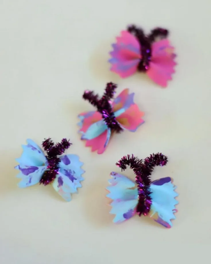 Did you buy too much pasta on the last grocery run? Not sure what to do with the heaps of pasta lying around? Try painting them in different colors to create a spectrum of hues. They are so tiny and adorable!