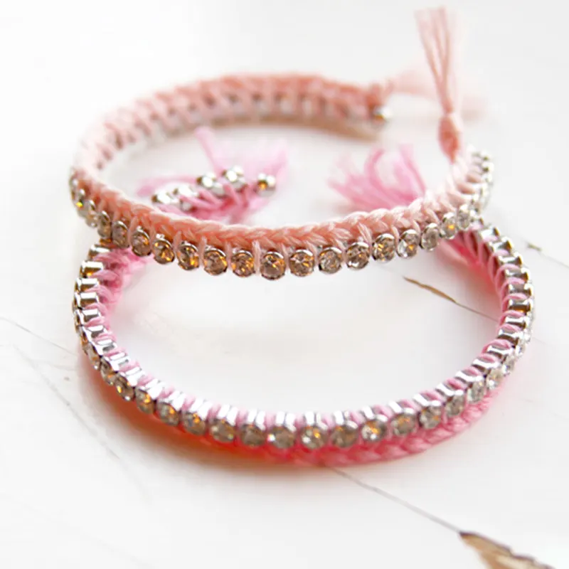 Take a look at this adorable braided thread and rhinestones bracelet! All you need is a rhinestone bangle and some embroidery floss of any color. Follow this easy tutorial, and you will find a super cute accessory you can wear anytime.