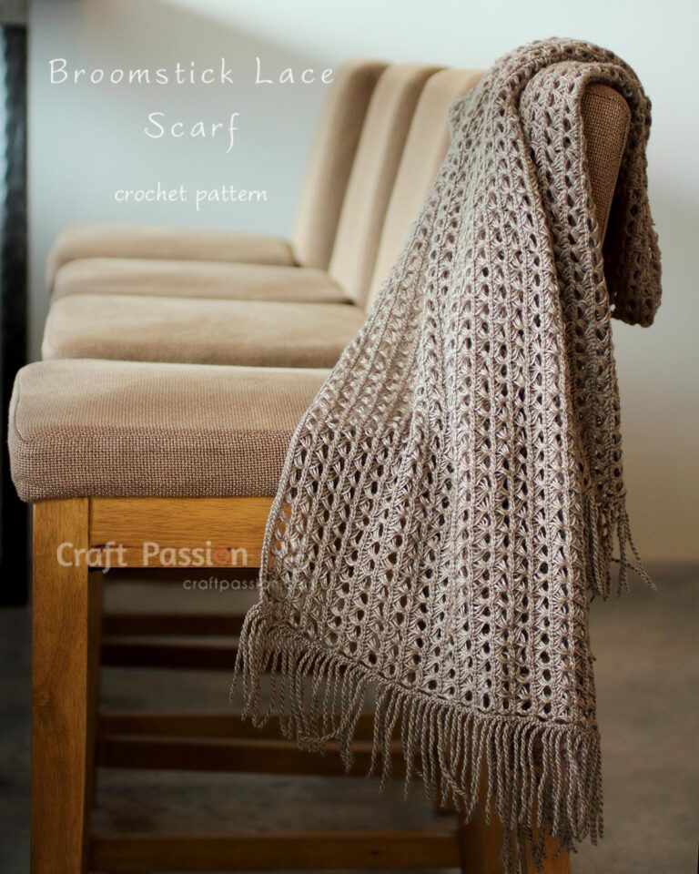 This free pattern makes a cozy and elegant crochet scarf with broomstick stitch. Perfect for beginners that know how to crochet chain, single crochet, and slip stitch.