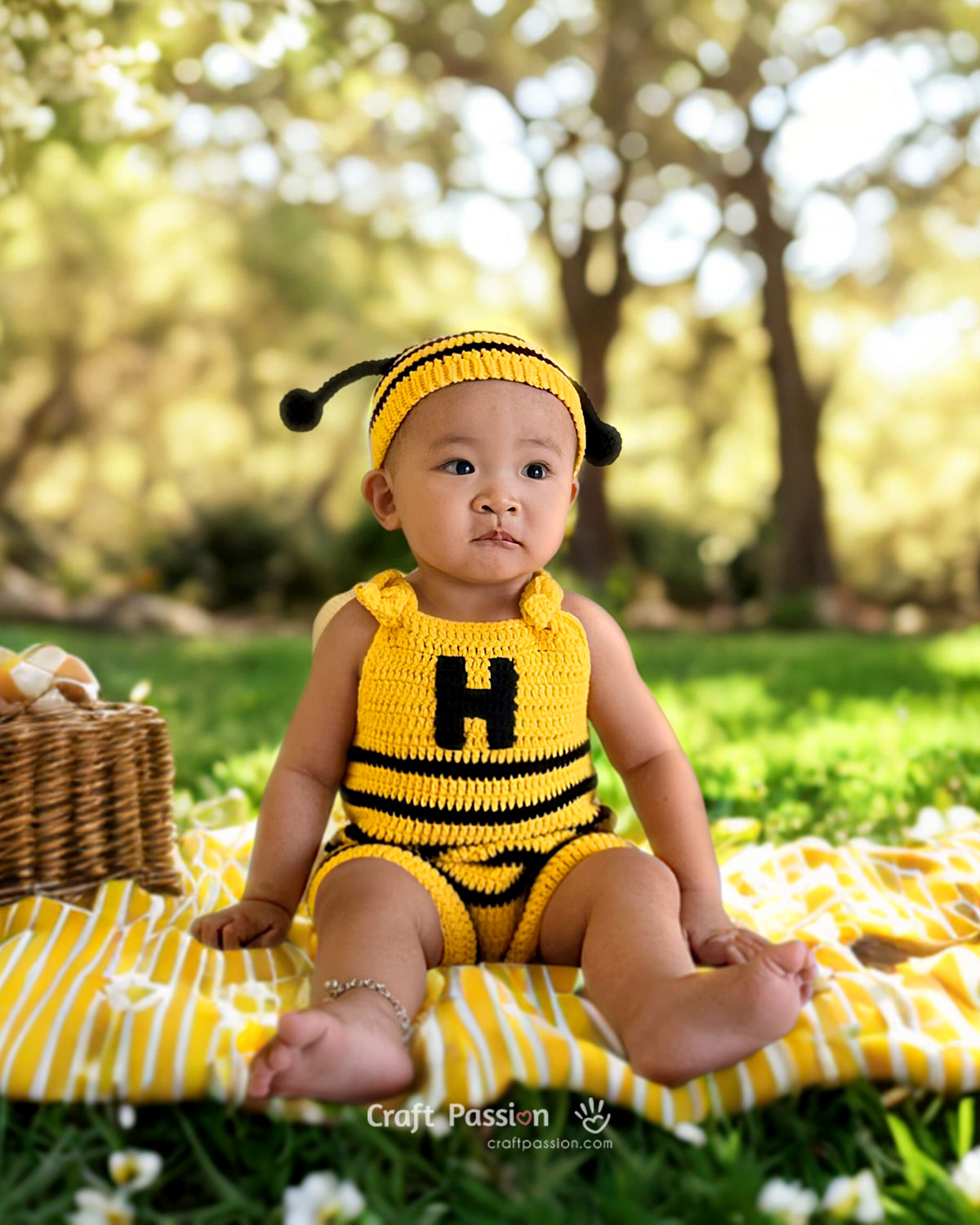 bumblebee costume crochet pattern Crochet the cutest baby bee outfit! Free pattern set includes romper, hat & wings with photo tutorials. Fun, beginner-friendly, and perfect for gifts!