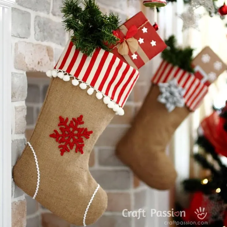 This Christmas, wrap your gifts in a rustic charm with our Burlap Christmas stocking pattern! It is the perfect blend of farmhouse flair and holiday cheer, not to mention the design is simply stunning. These stockings will indefinitely add to the coziness of Winter, making Santa feel right at home.