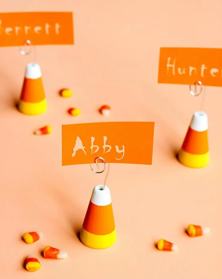 Sweeten up the dining table with these Candy Corn Place Cardholders! Whether you have a Friendsgiving or Halloween party, they suit both occasions. In addition, it adds a very artistic way to display your friend's name!