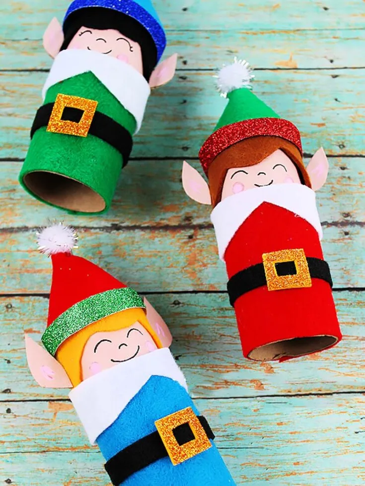 Add some North Pole magic to your holiday decor with these cardboard tube Christmas elves! Add details like hats, scarves, and belts. Let your kids display them on a mantle or shelf for festive cheer with their collection of Christmas theme toilet roll crafts.