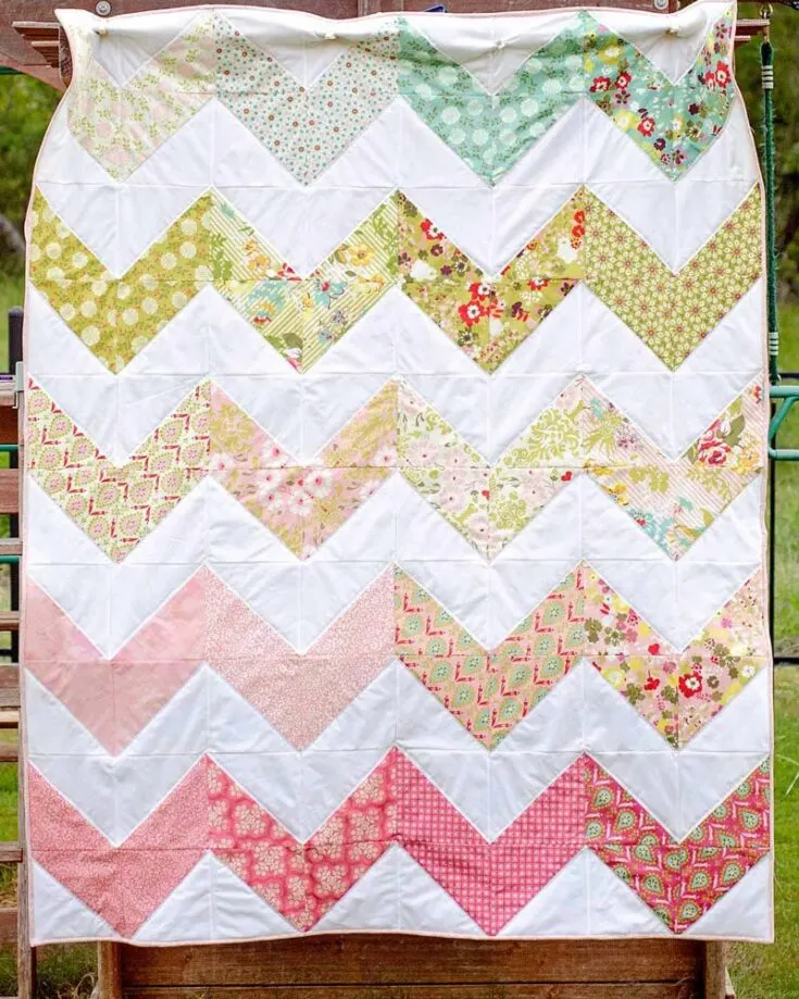 Are you looking for a fun and easy modern quilt to sew? Then check out this beautiful chevron quilt pattern! It&rsquo;s a must-have on your to-quilt list and uses basic quilting techniques, making it ideal for beginners. Whether you&rsquo;re looking to quilt one for yourself or present it as a thoughtful gift to your closest friends, this pattern is so fulfilling, and the result is satisfying, too! This pattern offers two available sizes: lap and twin.