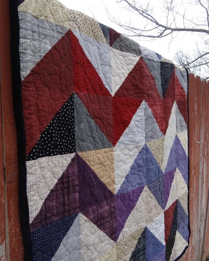 Look at this fall-themed chevron-style layer cake quilt! It&rsquo;s an ideal project for both beginners and seasoned pros to hop on, and it offers a straightforward guide to teach you how to create this stunning quilt using 10&rdquo; fabric squares. Mix up light and dark-colored fabric for a contrasting look, and you&rsquo;ll have a cozy lap-sized quilt that will impress you.