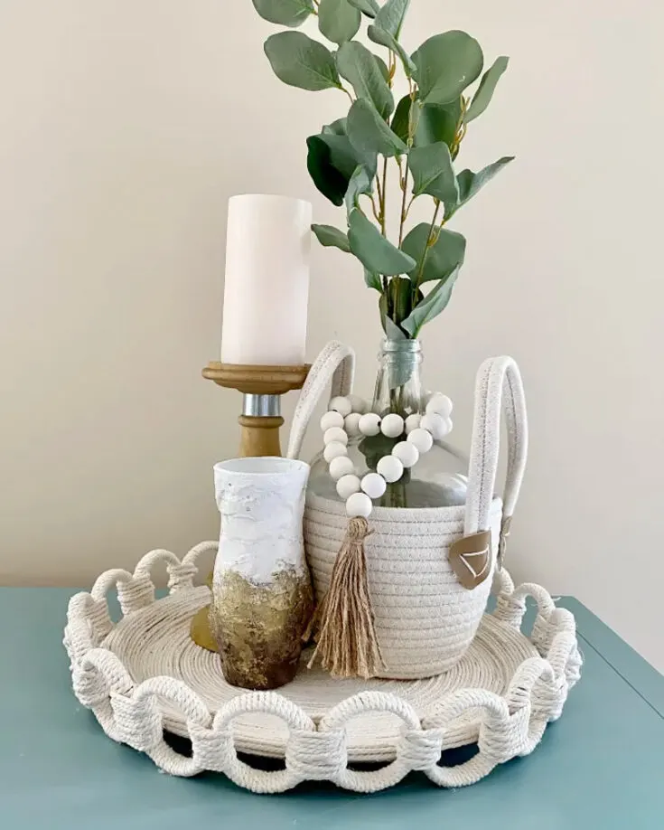 Fancy DIY boho decor doesn&rsquo;t always have to be expensive. With just spending a few dollars on a pizza pan, rope and shower rings from the dollar store, you can craft yourself this very chic tray decor!