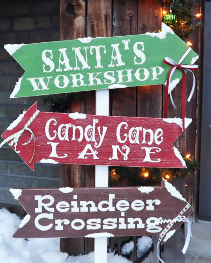 Which way is to the North Pole or Candy Cane Lane? Clear the questions and make signs that give directions while looking fashionable. They add a nice touch of Christmas to your outdoor decor!