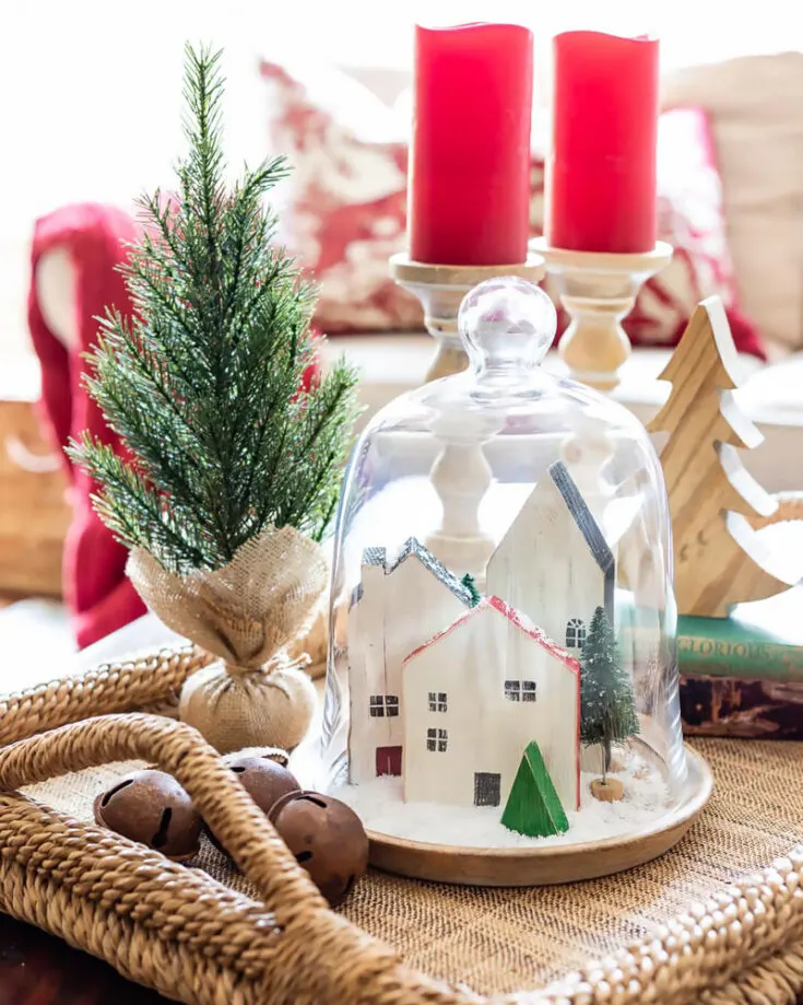 What is better than a Christmas Snow Globe? A Christmas Snow Globe that you can make and is not expensive! Wow! Unfortunately, it does not have a snowing effect but it is still fashionable on your table-side!