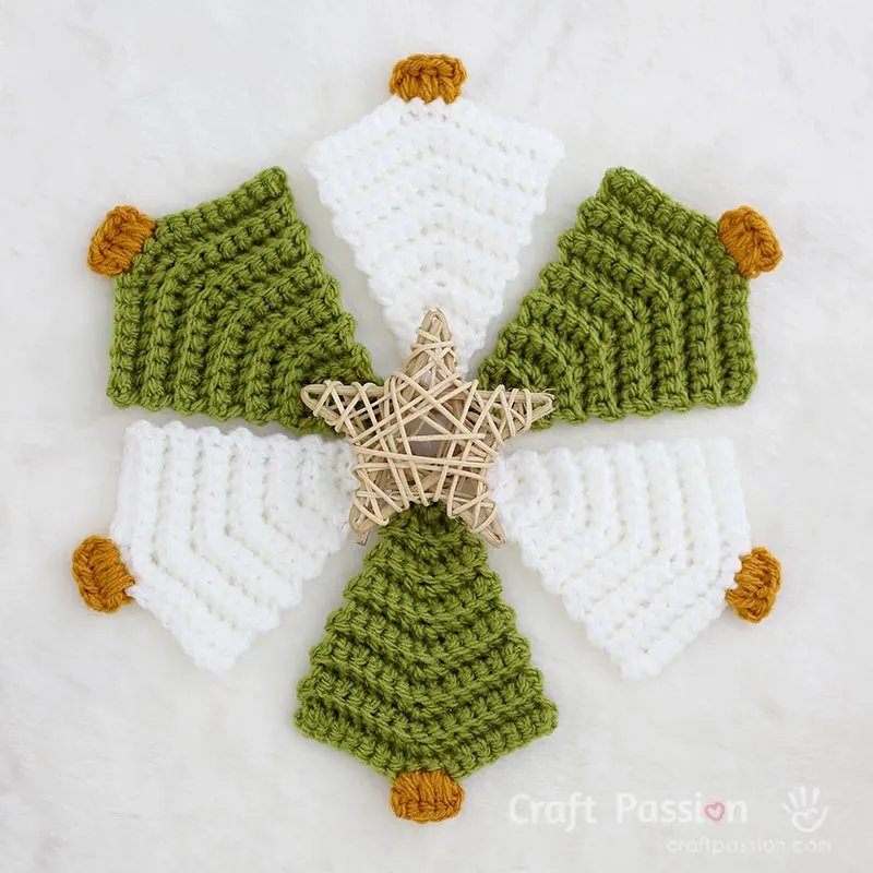 Free crochet Christmas tree pattern: quick & easy! Perfect for garlands, gift tags, or ornaments. Add a handmade touch to your holiday decor.