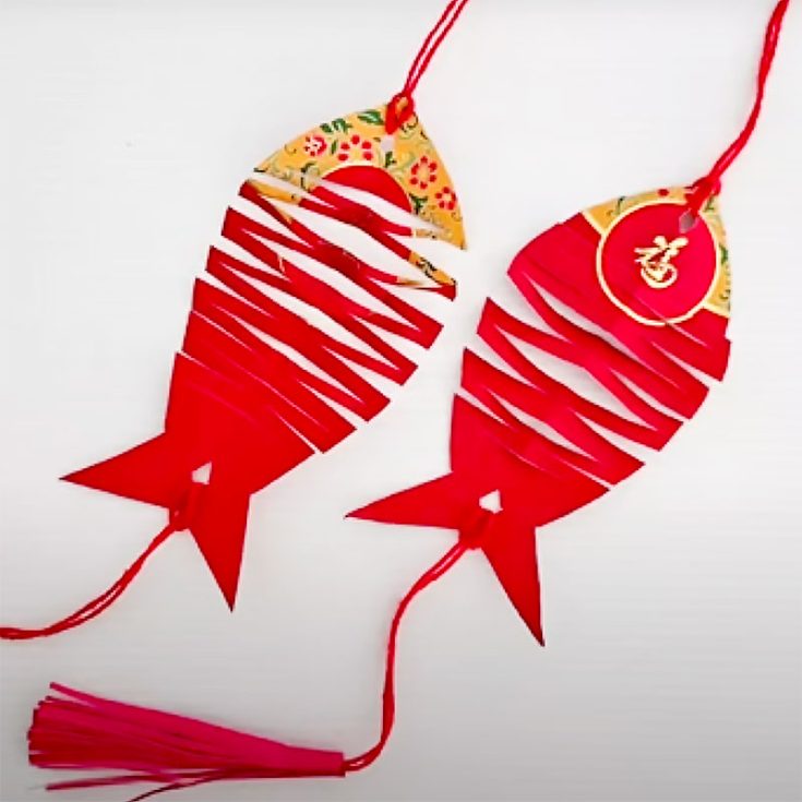 Create a unique and fun fish ornament for Chinese New Year with this simple craft! The clever slice cutting allows the fish to stretch and lengthen when pulled, adding a playful touch. It&rsquo;s a festive and symbolic decoration, perfect for celebrating abundance and prosperity!