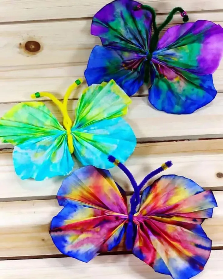Learn how to make these lovely coffee filter butterflies! Aren't they delightful? They're incredibly easy to make and excellent for fun party decor! Click the link below and start DIYing.