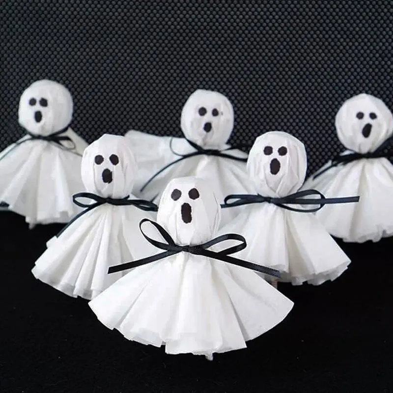 Have you ever wondered what to do with the amount of lolly sticks your kids leave out from trick or treats? Try these easy crafts for kids, where this tutorial teaches you how to recycle these candy sticks into friendly ghouls!