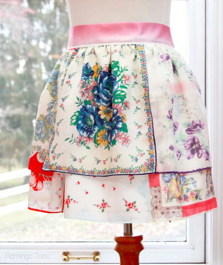 Got a beautiful collection of classic handkerchiefs at hand? Maybe you could sew yourself this colorful retro apron from Flamingo Toes! You can do this with linen fabrics as well if you'd like.