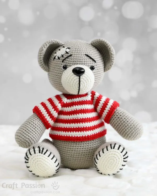 free crochet teddy bear pattern in Red and white striped top