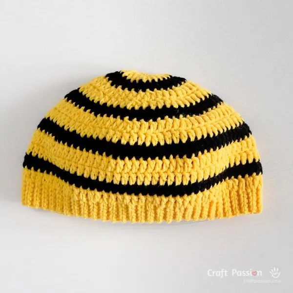 basic crochet hat for babies from 3-24 months.