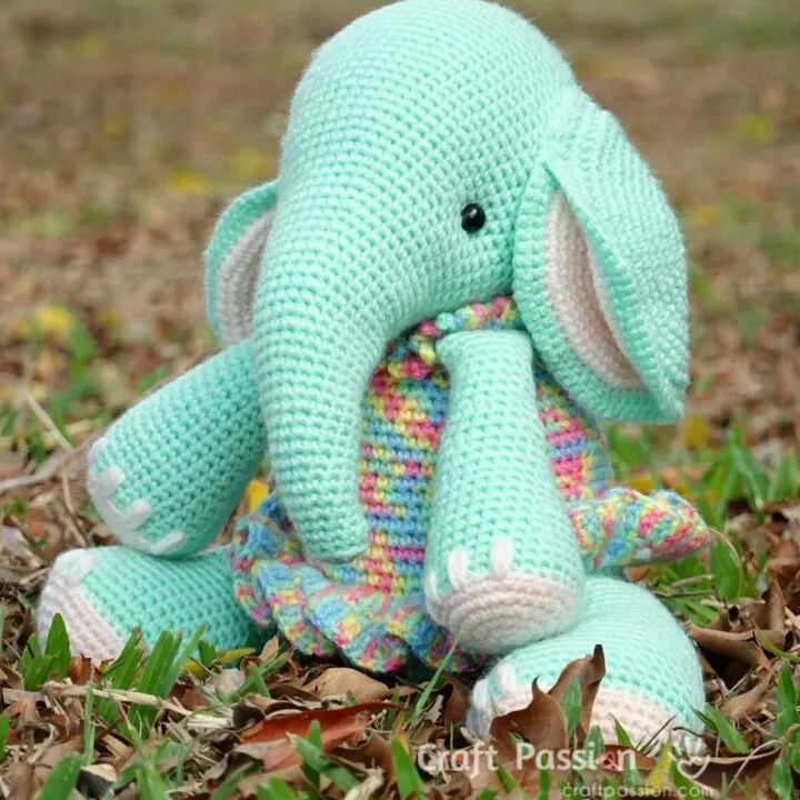 crochet ruffled dress for amigurumi elephant