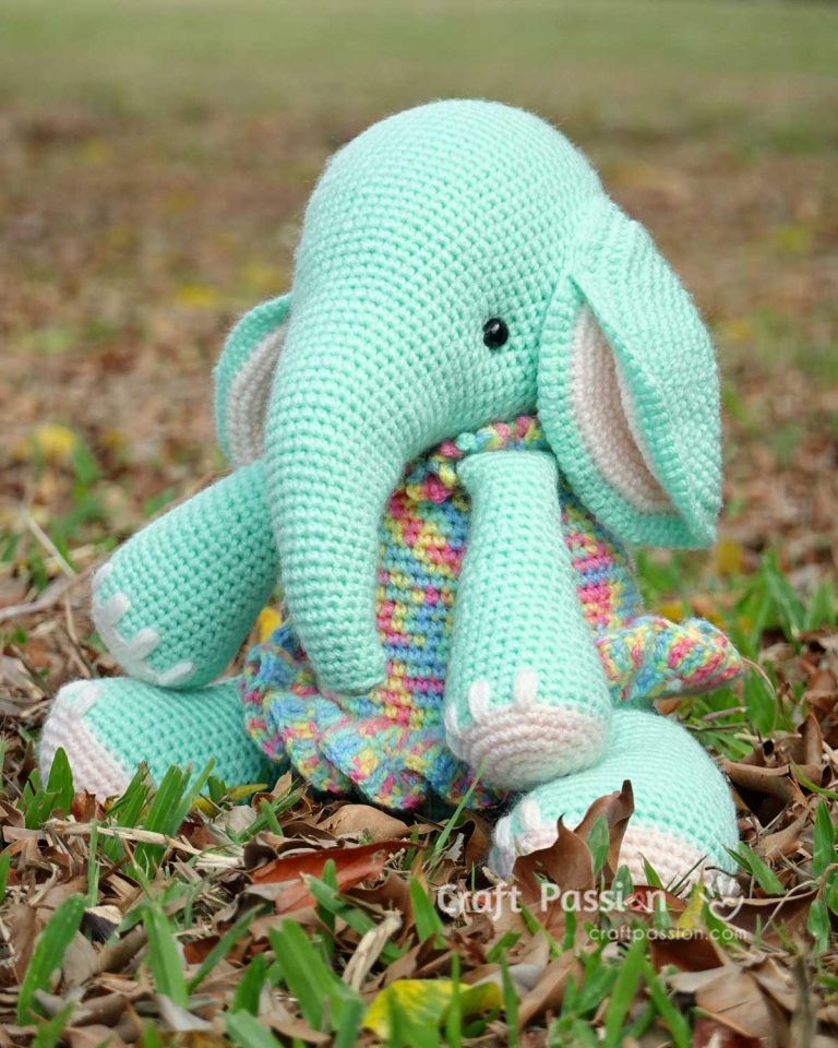 crochet ruffled dress for amigurumi elephant