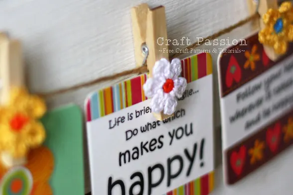 crochet flower to decorate small clothes peg, perfect decorations to clip your photos on a string.
