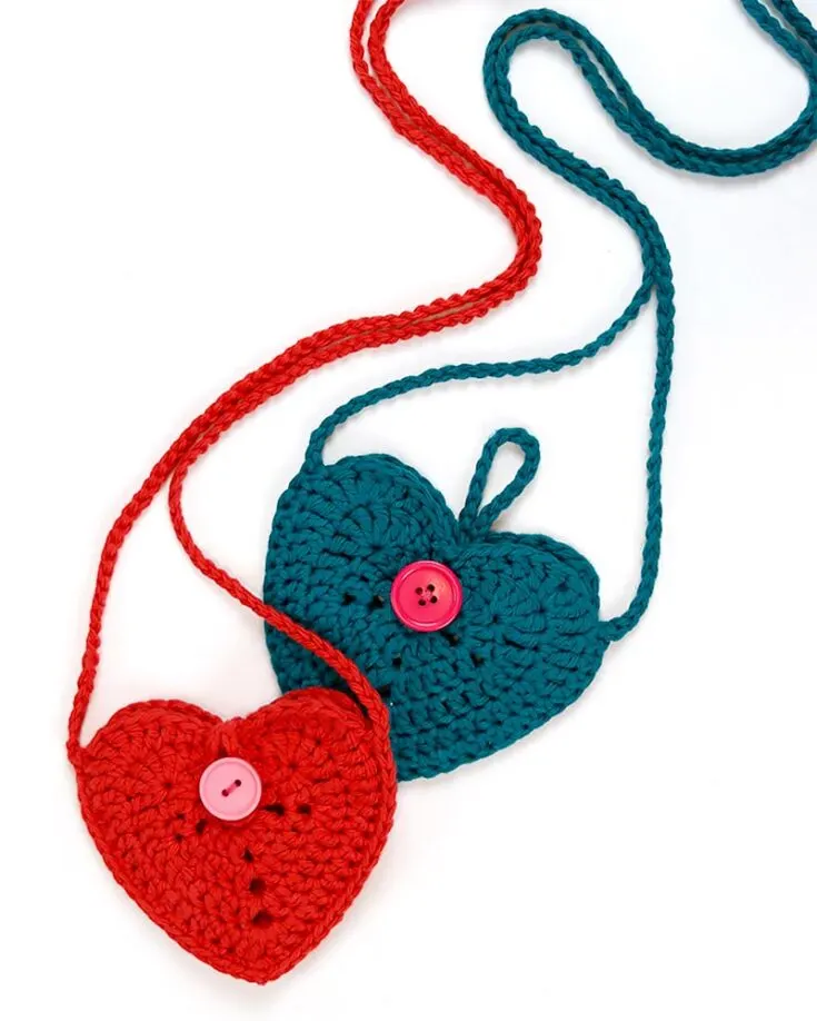 Are you a fan of crochet? Utilize those skills to make these pretty crochet pouches with this free crochet pattern for Valentines'.