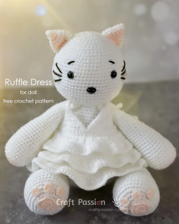 crochet kitty cat in dress