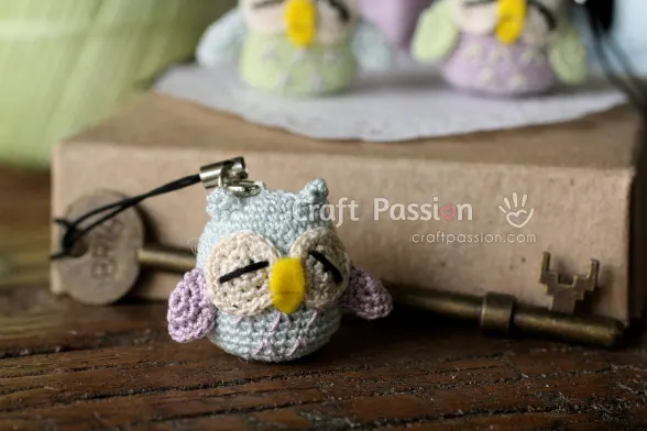 Here are some great tips for crocheting a micro amigurumi owl using lace thread and a small steel hook to make a charm. You can easily apply these tips to any existing amigurumi pattern.