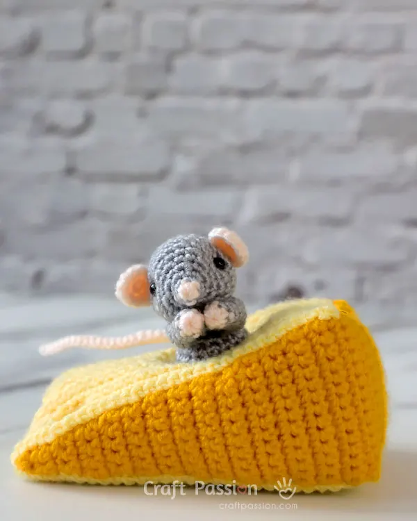 crochet mouse in cheese wedge