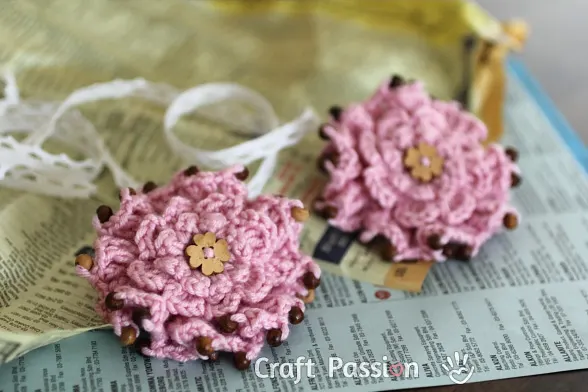 Free pattern to make a beautiful crochet ruffled flower from stashed yarn, perfect as a handmade gift like a brooch or hair tie or embellishment.