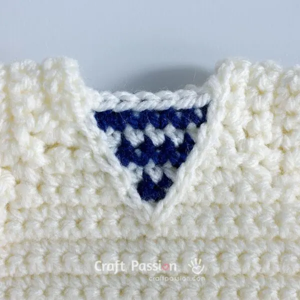 Set sail with our free sailor costume crochet pattern for amigurumi, perfect for adding a touch of nautical charm to your crochet animal collection!