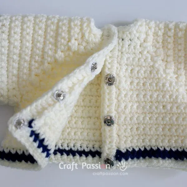 Set sail with our free sailor costume crochet pattern for amigurumi, perfect for adding a touch of nautical charm to your crochet animal collection!