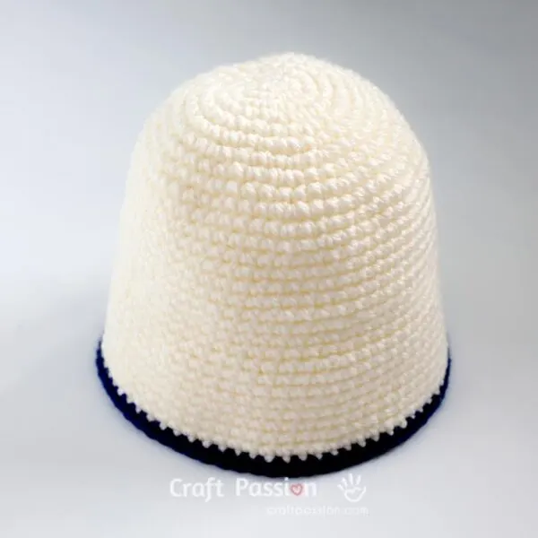 Set sail with our free sailor costume crochet pattern for amigurumi, perfect for adding a touch of nautical charm to your crochet animal collection!