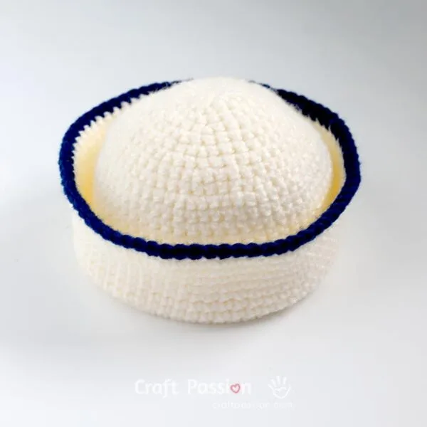 Set sail with our free sailor costume crochet pattern for amigurumi, perfect for adding a touch of nautical charm to your crochet animal collection!