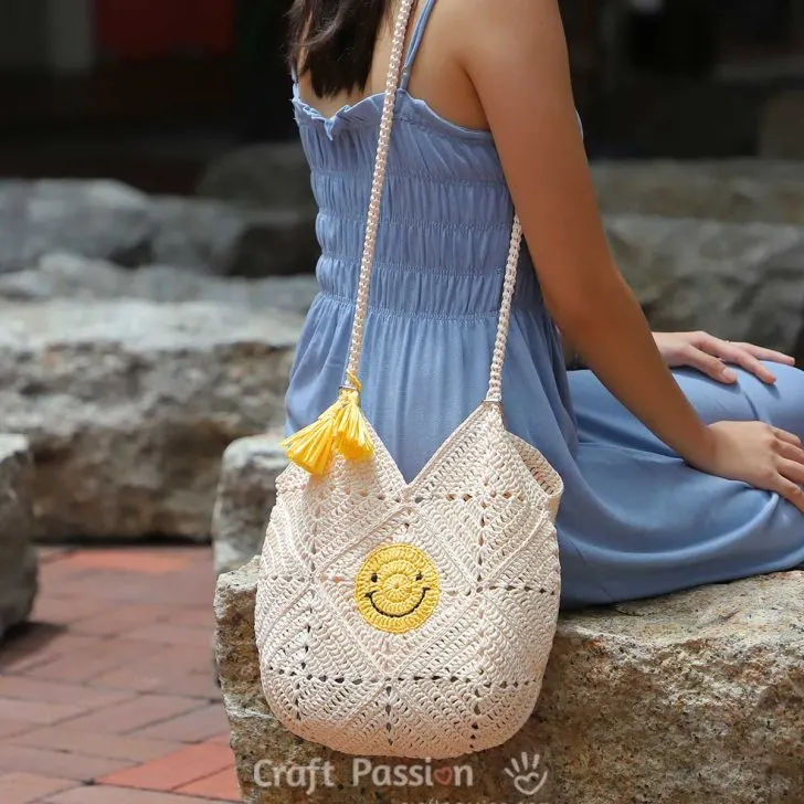 Smiley Granny Square Bag Crochet Pattern