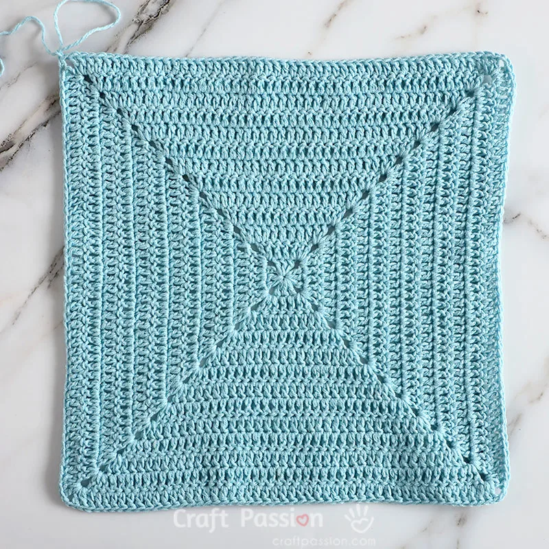 this is a super easy crochet top that made from solid granny square.