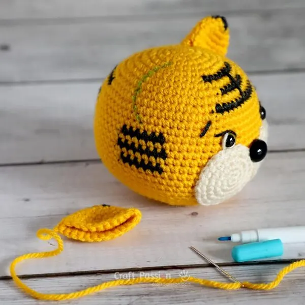 how to stitch crochet ears on tiger's head