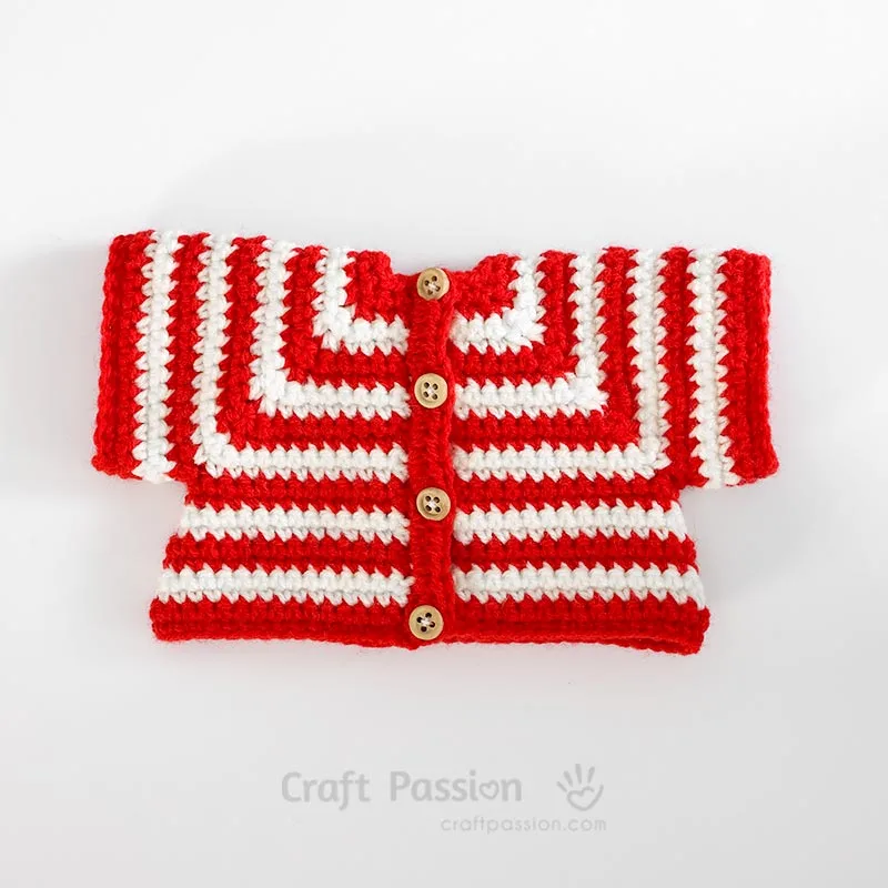 Free amigurumi crochet top pattern in red and white stripes, perfect for amigurumi crochet animals. Easy to follow, versatile design with button-up detail.