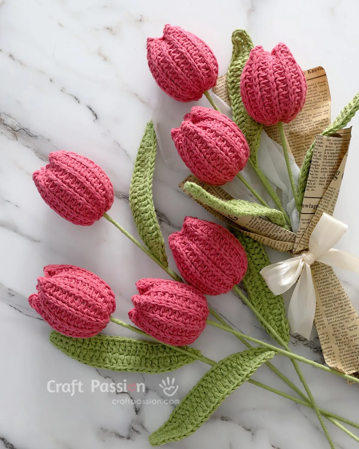Free crochet tulip pattern to make heartwarming gifts for friends and loved ones. It's an easy crochet pattern for beginners and crocheter of all skill level.