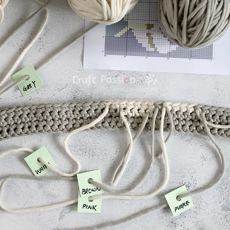 how to change yarn color in crochet wall hanging