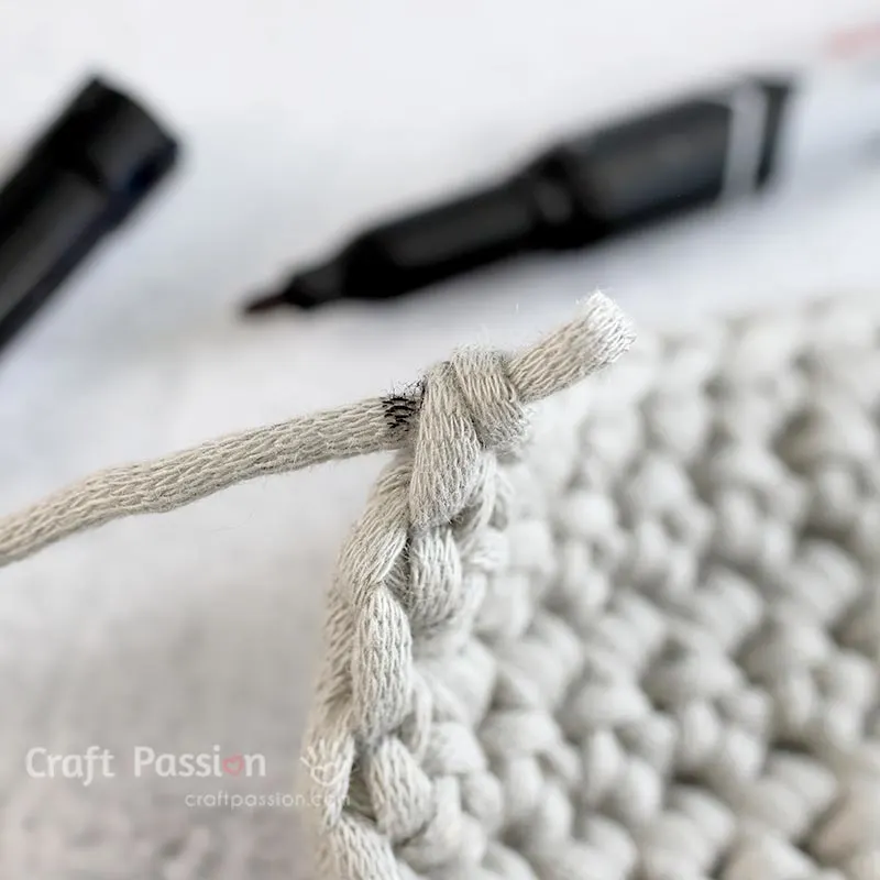 How to measure yarn amount to make a crochet stitch