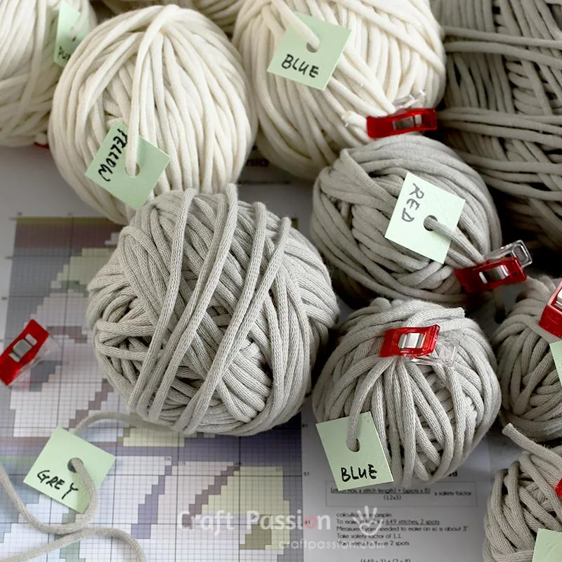 yarn balls in intarsia crochet for crochet wall hanging