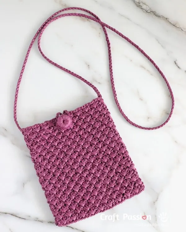 crochet crossbody bag with slanted cable stitch, free pattern