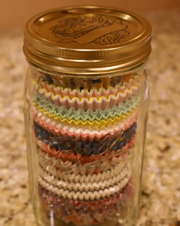 Still, on the theme of organizing, do you bake a lot? If you do (especially muffins/ cupcakes) then you would need a place to store the cupcake liners right? Why not turn an unwanted jar into a perfect way to store them!