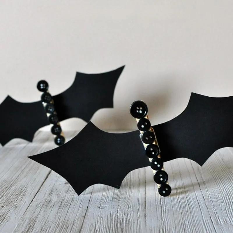 Try out these easy Halloween crafts in the form of a Bat! Unveil a whole new world of creativity by using recycled clothespins! Watch them come to life and add a touch of Halloween wherever you hang them. Try it out!