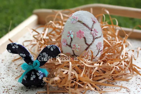 Celebrate Easter with a Japanese Sakura theme. Create easy and beautiful Easter Eggs using yarn and flower sequins in just 5 minutes!