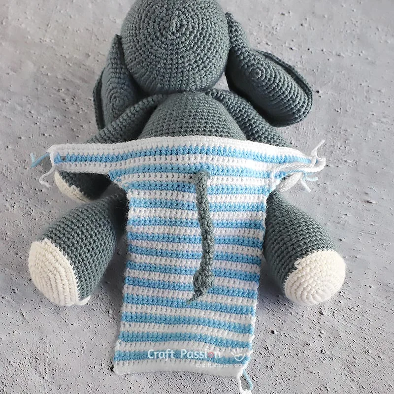 Optional hole opening for tail on crochet diaper pants for amigurumi