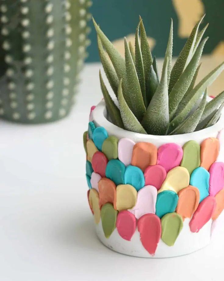 Your Mom&rsquo;s in for a treat because just look at how gorgeous this fingerprint petal clay planter is! With only a few simple steps, polymer clay in all sorts of colors, and a ceramic pot, you can make this craft in no time.