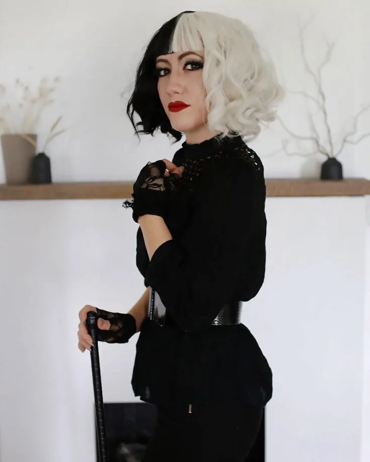 Here's another Disney costume for Halloween! Prepare to enter a glamorous spotlight as Disney's feared villain as you reign terror and mischief! Time to unleash your inner fashionista!