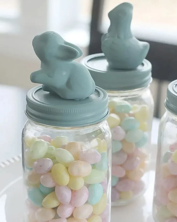 If you have some ceramic or plastic bunny decor, revamp them with this captivating bunny mason jar design. This design is perfect for Easter, and there will be endless snacks and treats for your guests!&nbsp;