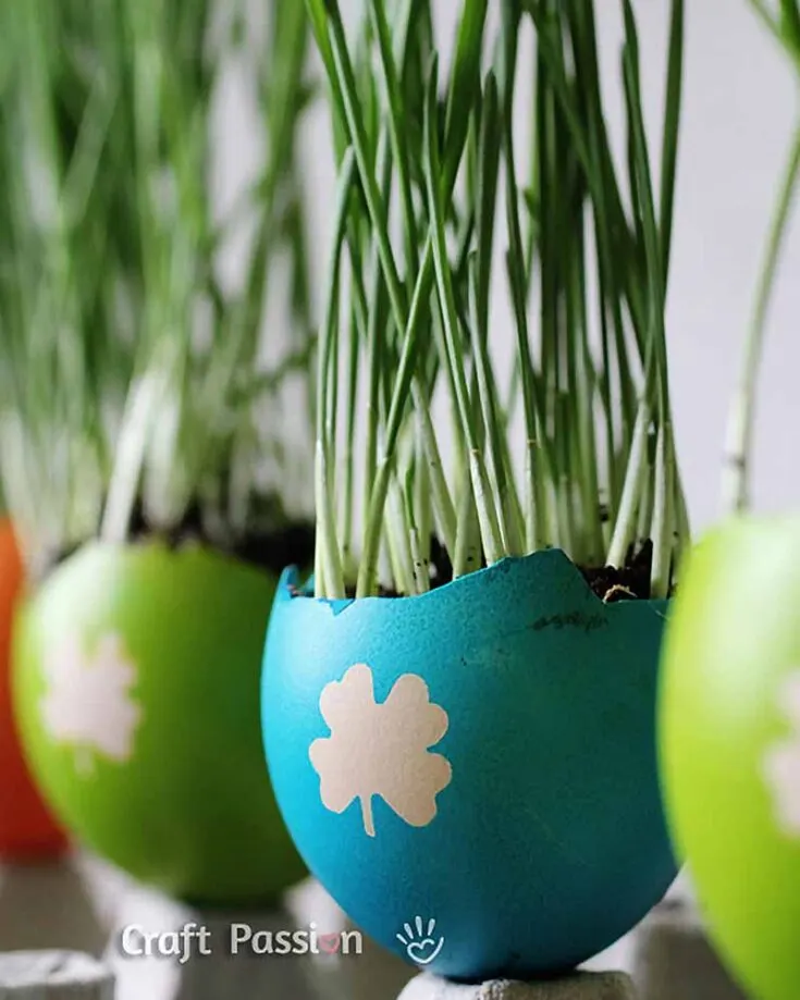 Try out our beautiful DIY Easter egg planters to add a touch of greenery to your home decor. You can add houseplants or some wheatgrass to these planters! So cute!&nbsp;